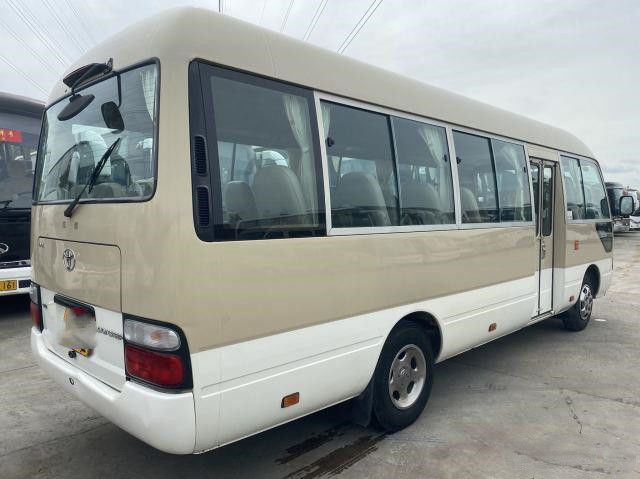 トヨタはアフリカGaosilne 2TRエンジン108KW 23の座席左手ドライブのためにコースター バスを使用した