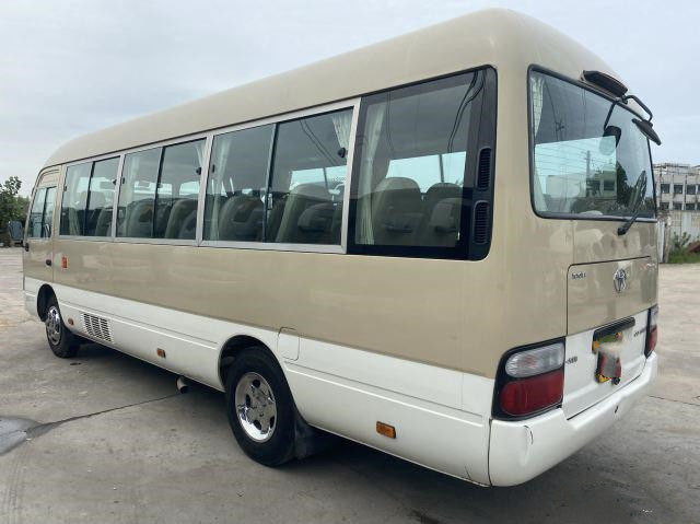トヨタはアフリカGaosilne 2TRエンジン108KW 23の座席左手ドライブのためにコースター バスを使用した