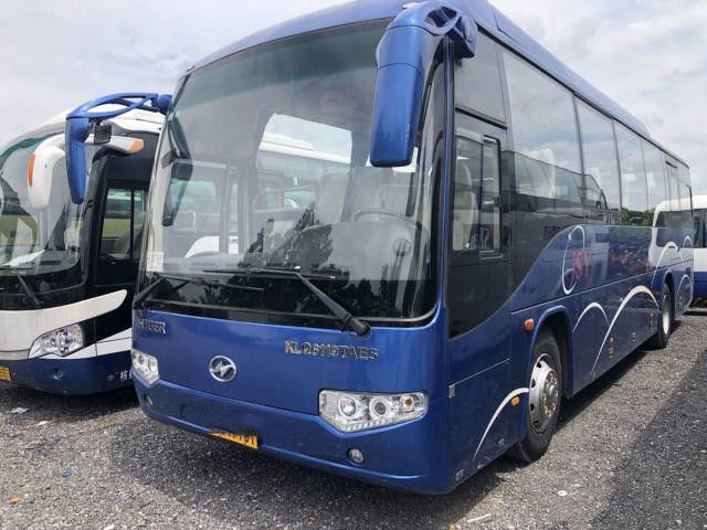 アフリカのための使用されたより高いバスKLQ6119T 51Seats Yuchai後部エンジン171kwのエアバッグのシャーシの35000km使用された観光バス