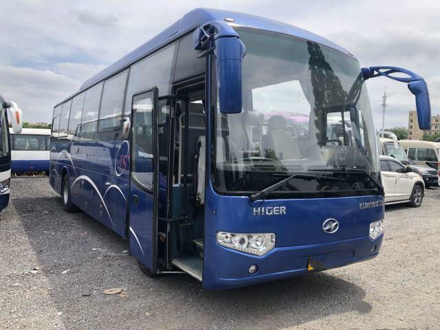 アフリカのための使用されたより高いバスKLQ6119T 51Seats Yuchai後部エンジン171kwのエアバッグのシャーシの35000km使用された観光バス