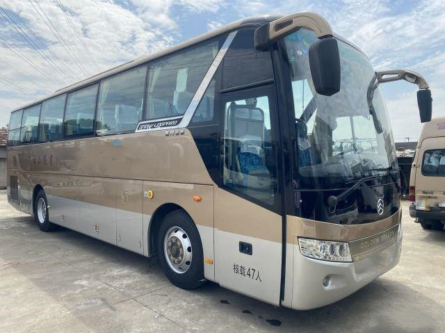 使用された金ドラゴン バスXML6103 47seats 171後部エンジンの単一のドアはコーチ バスを使用した