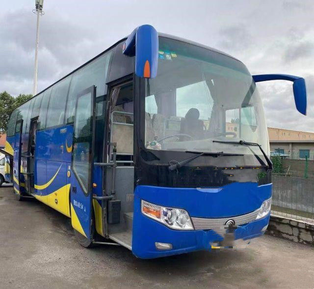 Yutongのブランドの秒針バス54seats両開きドアディーゼル後部エンジンのYuchaiのユーロのIV使用された乗客のYutongバス