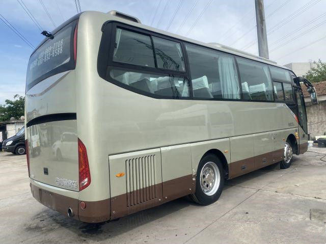 使用された観光バスのZhongtongのブランド35seatsのエアバッグのシャーシのYuchaiの後部エンジンの新しい座席大きい容量バス2+2layout