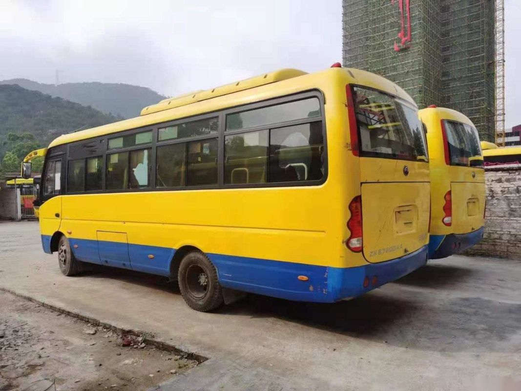使用されたYutong小型バスZK6720d前部エンジン95kw Yuchaiのよい乗客バス ユーロIV 26seats
