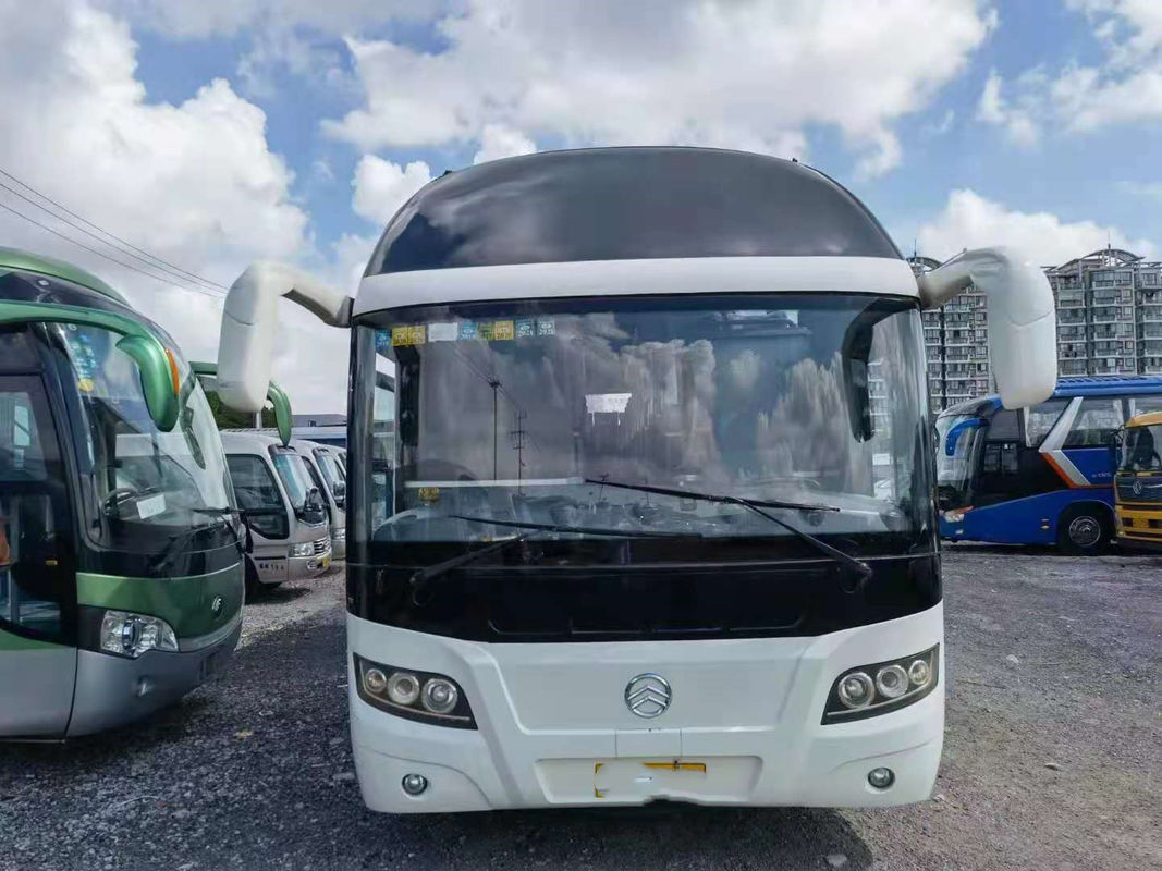 使用された金ドラゴン バスXML6125は観光バス55seats Yuchai後部エンジン127kwのユーロIVの両開きドアを使用した
