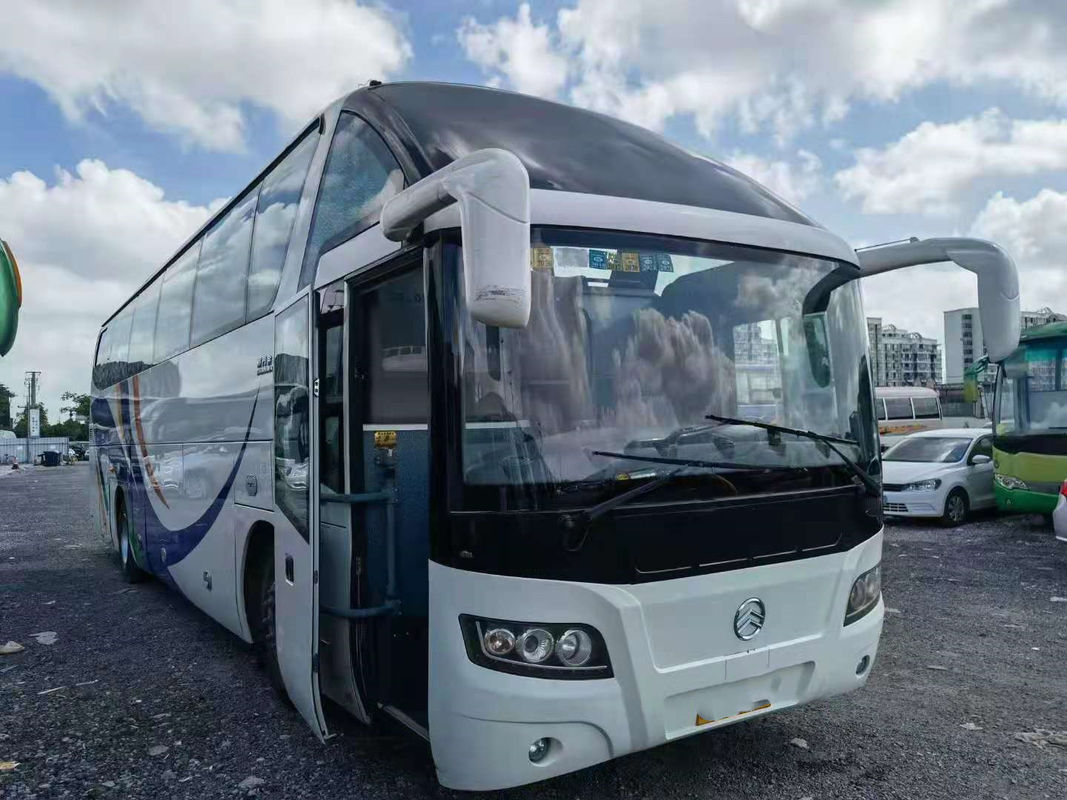 使用された金ドラゴン バスXML6125は観光バス55seats Yuchai後部エンジン127kwのユーロIVの両開きドアを使用した