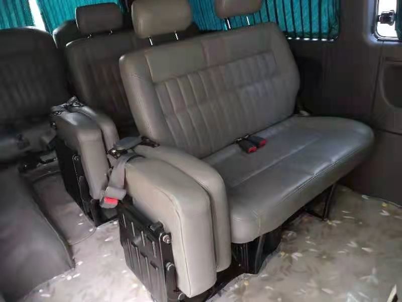 使用された小型バス ブランドのベンツは15の座席ベンツ車MB100の低いキロメートルを使用した