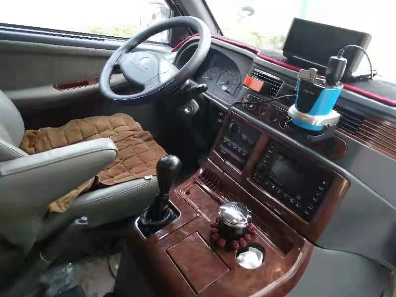 使用された小型バス ブランドのベンツは15の座席ベンツ車MB100の低いキロメートルを使用した