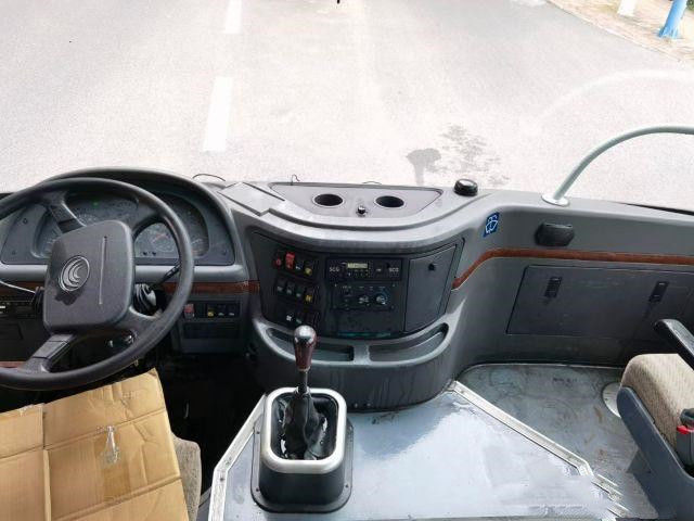 使用されたYutong小型バスZK6752D Yuchai前部エンジンのよい客車30の座席103kw