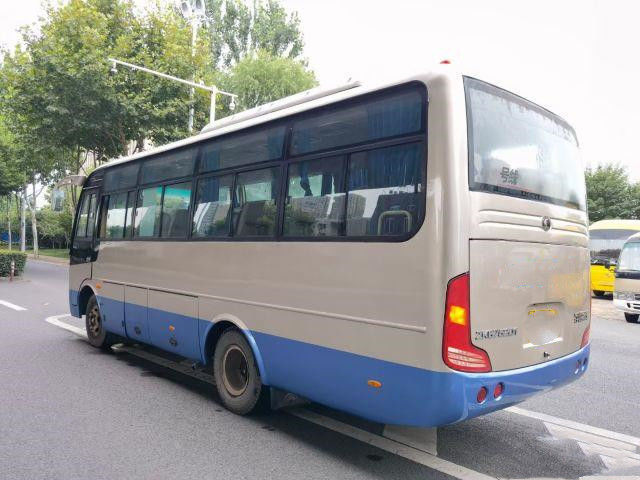 使用されたYutong小型バスZK6752D Yuchai前部エンジンのよい客車30の座席103kw