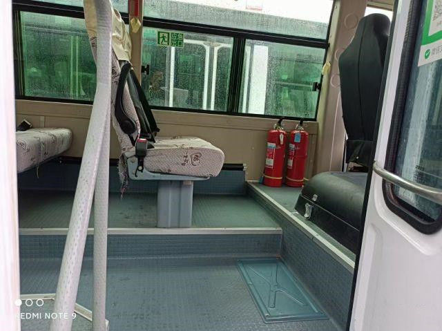 使用されたDongfengバス22座席は小型バスEQ6660 Weichaiエンジン96kwを2020年の低いキロメートルのよい状態使用した
