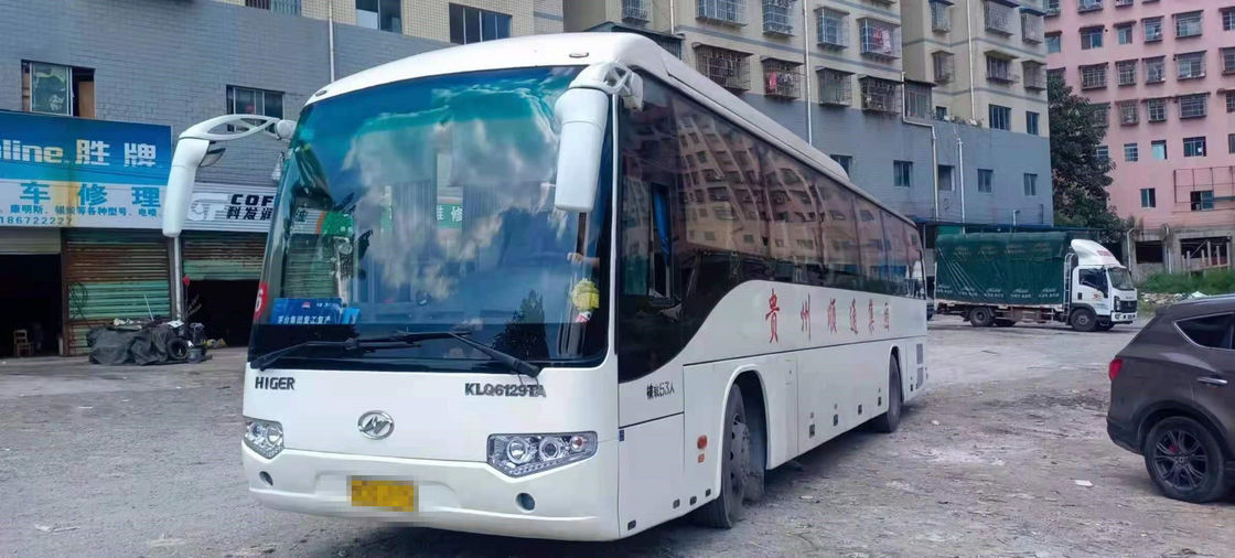 現在の新しい到着はYuchaiエンジンを搭載するより高いKLQ6129TAのコーチ バス53座席ディーゼル機関使用されたバスを使用した