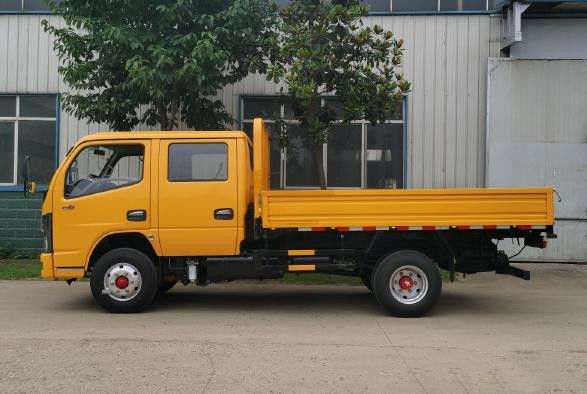 真新しい貨物トラックの安い価格80Lのオイル タンクのトラクターのShacman Dongfeng FAWの小型ダンプ トラック10-20 Tのダンプカーの軽トラック