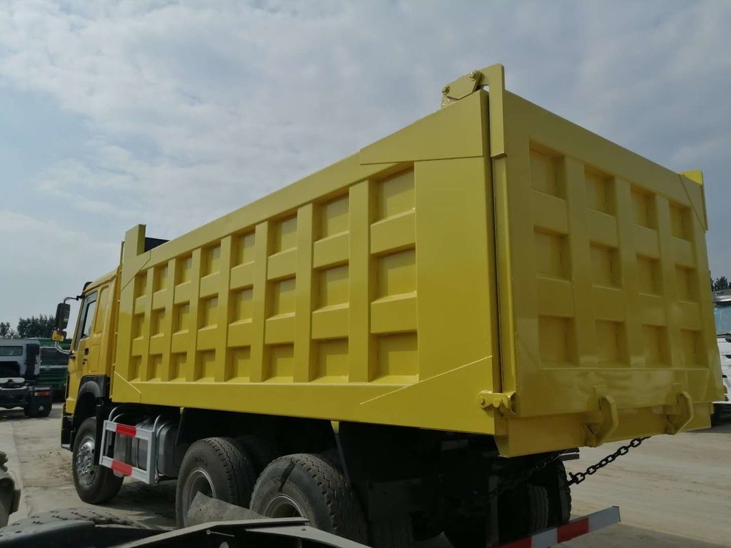 販売の安い使用されたダンプ トラックのためのガーナの使用されたダンプ トラックSINOTRUK HOWOのダンプ トラック6x4のダンプカー トラックの販売