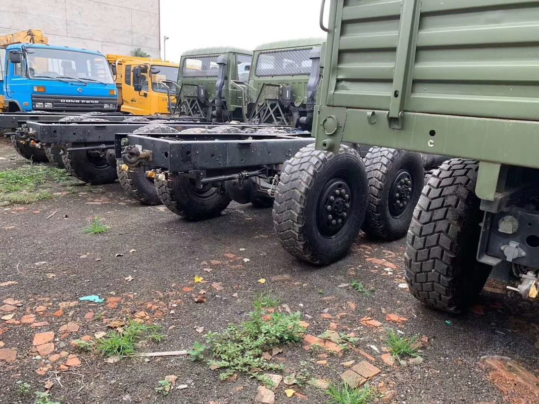 道のトラックのシャーシのDongfeng 6x6の砂漠のトラックのキャンピングカーのトラックの軍用車両のシャーシを離れた4x4