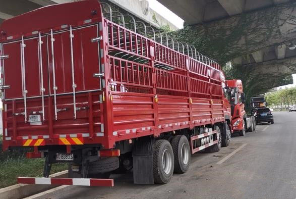 東風8x4420hp中国中古LorryCargoTrcukブランドの新しいLHD/RHD