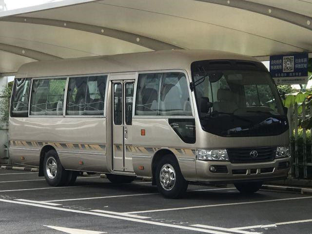 2010年20の座席によって使用されたコースター バス2TRガソリン機関は小型バス トヨタ・コースター バス左手のステアリングを使用した