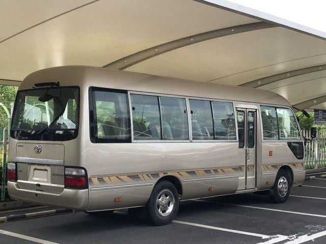 2010年20の座席によって使用されたコースター バス2TRガソリン機関は小型バス トヨタ・コースター バス左手のステアリングを使用した