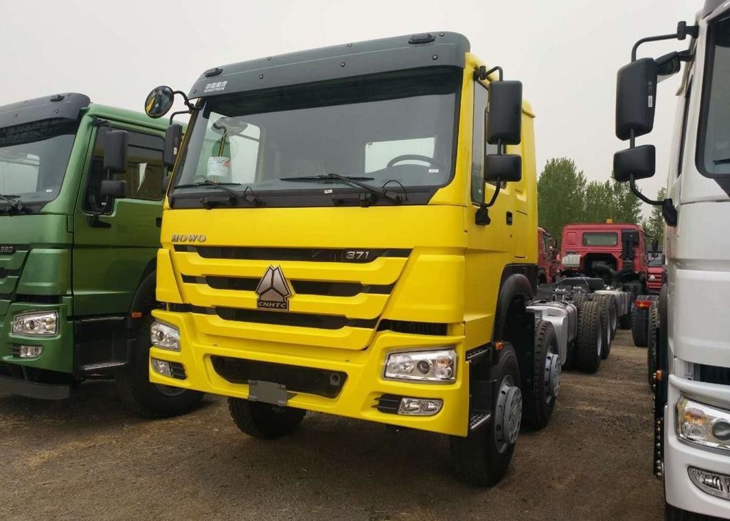 使用されたSinotruck Howoのダンプ トラック8x4のダンプカーの左手の右手ステアリング ドライブ年2018 RHD/LHD