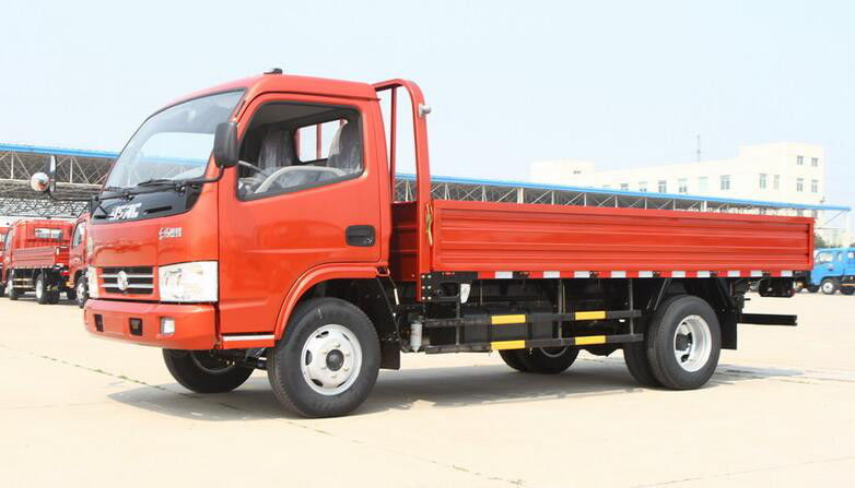 秒針のDongfeng 4Tonの貨物トラック4x2ドライブ バケツの軽量トラックLHD年2017年