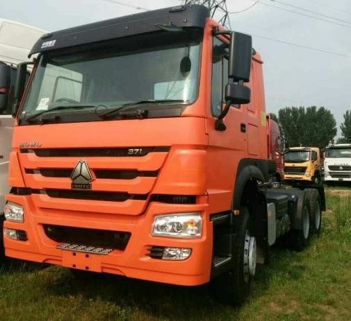 真新しいHOWO 371HPのトラクターのトラック6x4ドライブ モード トラクターのトラック