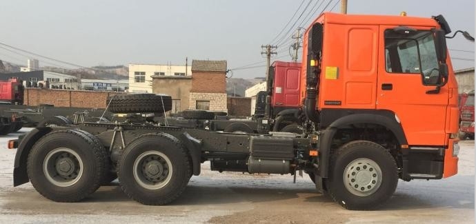 真新しいHOWO 371HPのトラクターのトラック6x4ドライブ モード トラクターのトラック