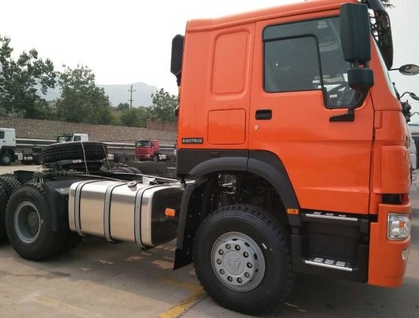 真新しいHOWO 371HPのトラクターのトラック6x4ドライブ モード トラクターのトラック
