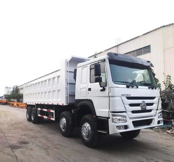 使用された多色のHowo Drumpのトラック8x4ドライブ モードSinotruk Howo 375Hpのダンプカー トラック