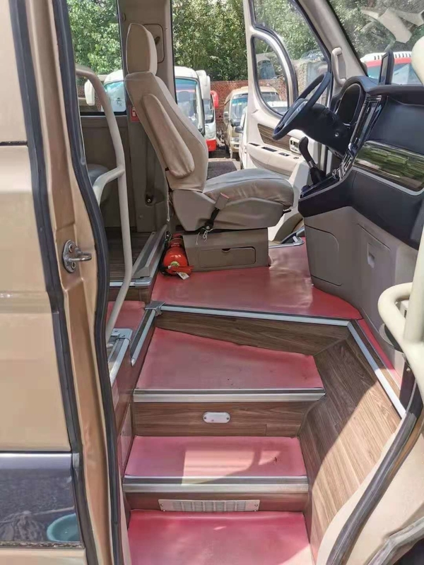 2018年14座席によって使用されるYutongはCumminsの前部エンジン6601DモデルYutongバスをバスで運ぶ