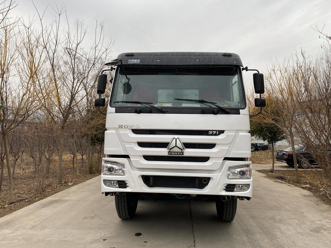 使用されたSinotruk Howo 317Hpのユーロ2マニュアル4X2 6X4 8X4のディーゼル ヘッド トラクターのトラック
