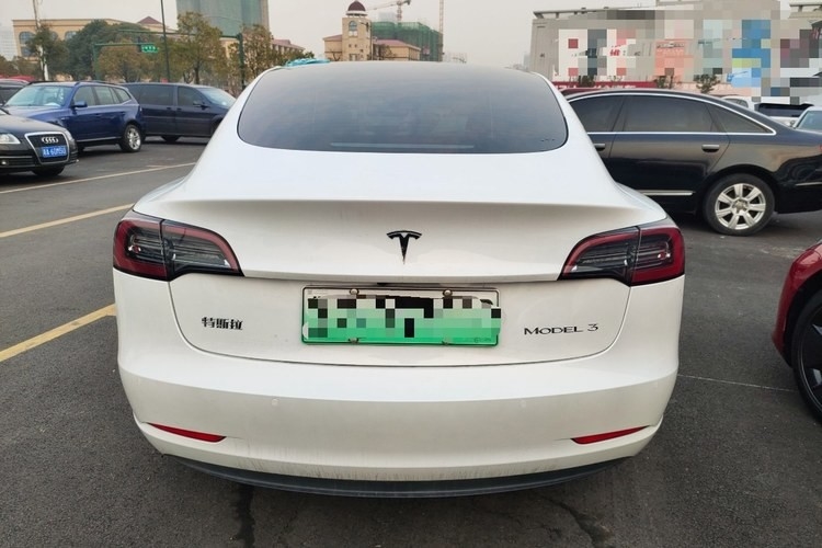 新しいエネルギー電気自動車車のセダン4の車輪の高速5は4つのドアをつける
