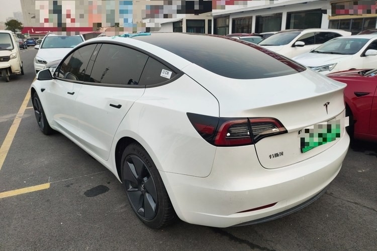 新しいエネルギー電気自動車車のセダン4の車輪の高速5は4つのドアをつける