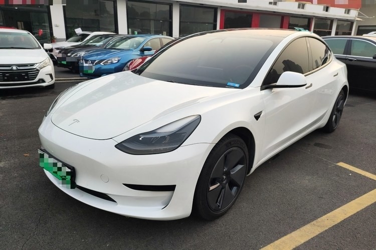 新しいエネルギー電気自動車車のセダン4の車輪の高速5は4つのドアをつける