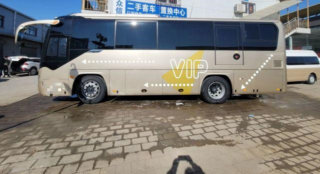 反対のバスYoutong Zk6908バス乗客38座席観光バスのコーチのYuchai 270kwエンジン