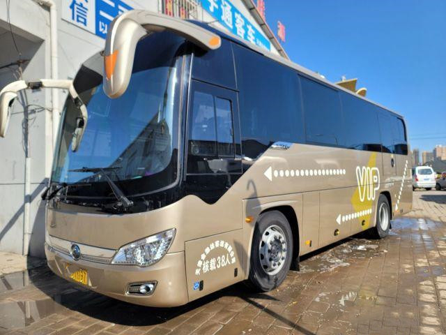反対のバスYoutong Zk6908バス乗客38座席観光バスのコーチのYuchai 270kwエンジン