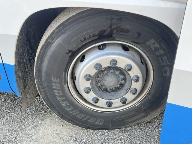 2軸線はPassanger Yutongバス贅沢な33の座席エンジンの両開きドアのエアバッグを使用した