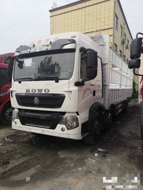 Howoの貨物によって使用されるダンプ トラック6*2の倉庫の格子タイプ420hp LHD