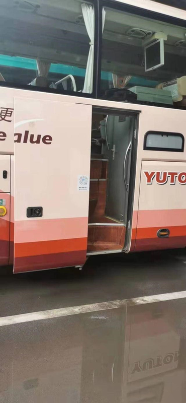都市公共交通機関使用されたYutongは観光の使用された旅行のコーチをバスで運ぶディーゼル ユーロVがバスを使用したLHDをバスで運ぶ
