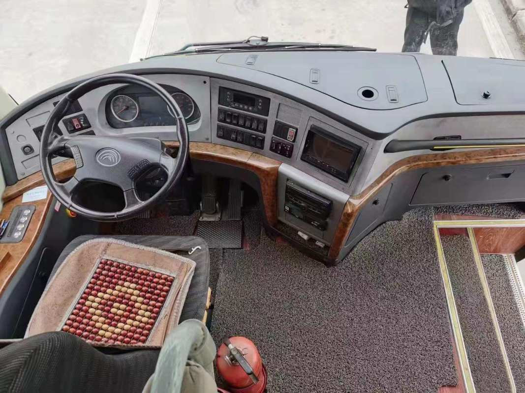 Yutongは白い車がディーゼル長距離50Seatsを使用したコーチ バスを使用した輸送を使用した