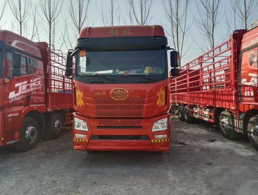 FAWは12wheelsの18トンの貨物トラックが貨物使用のために良い状態で使用した8x4を使用した