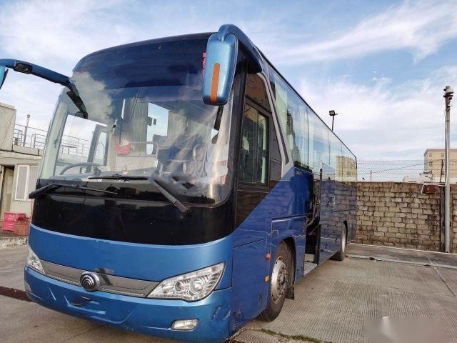 左のステアリングYutong 49の座席ZK6110第2手バス左のステアリング2ドアの後部エンジン