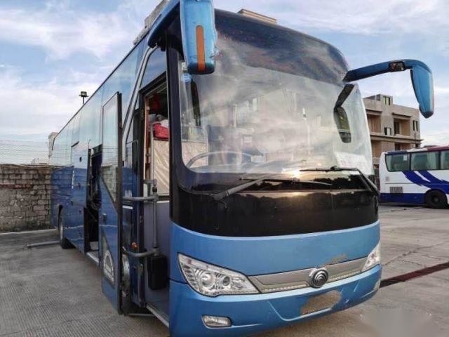 左のステアリングYutong 49の座席ZK6110第2手バス左のステアリング2ドアの後部エンジン