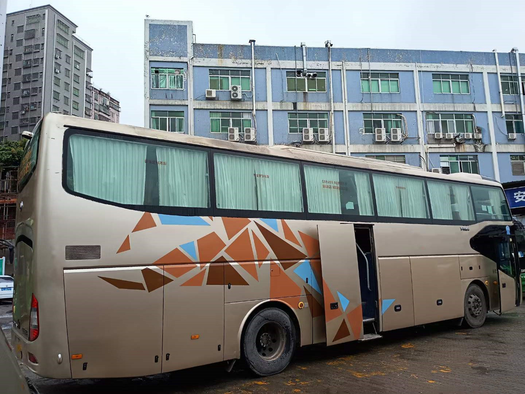 Yutongの使用されたブランドはバスZK6126がディーゼルWeicahiエンジン375hpバスを使用した2015年旅行のコーチ両開きドアのユーロIIIバスを使用した