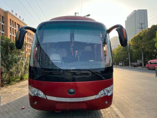 右ドライブ バスYutong Zk6888のコーチ バス39seats都市バスYuchai贅沢なエンジン