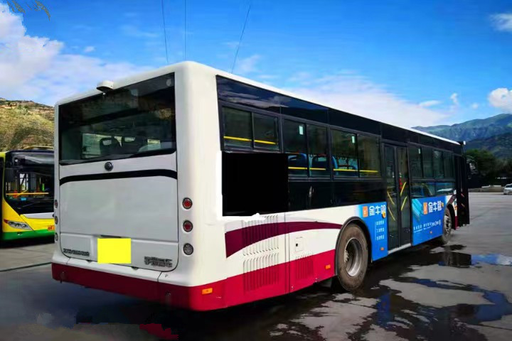 32の/92座席によって使用されたYutongのバスZk6105は公共交通機関のディーゼル機関のために都市バスを使用した