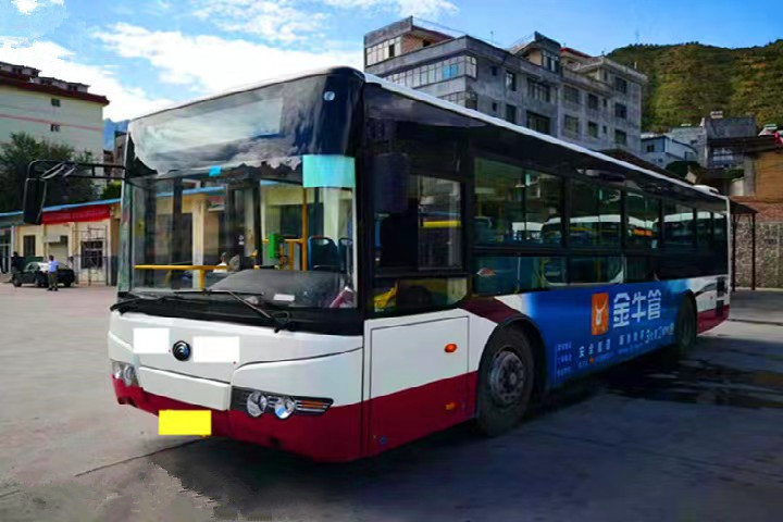 32の/92座席によって使用されたYutongのバスZk6105は公共交通機関のディーゼル機関のために都市バスを使用した