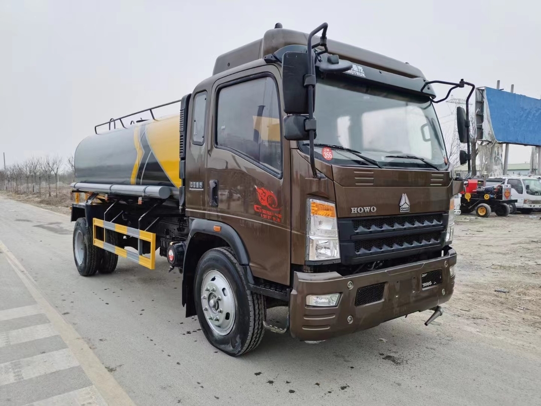 HOWOのスプリンクラー水タンカー100000L Cummins Engine 170hp 7.3*2.3*2.7m