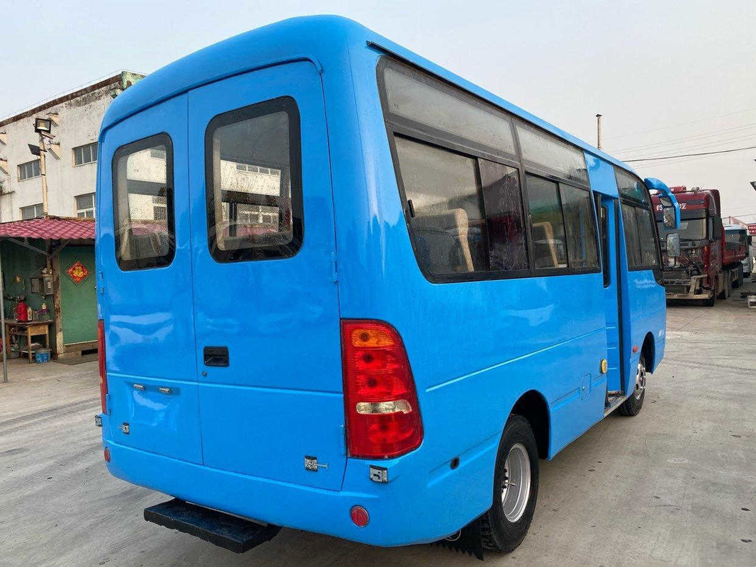 使用された小型ヴァン136hp DongF EQ6600 17seats Yuchaiエンジンのユーロ4の左手ドライブ