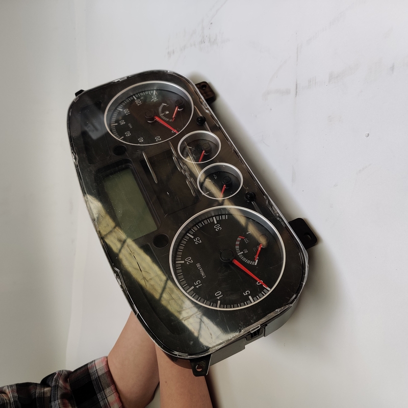 ドライブ タクシーの内部のSinotruk Howoのトラックの組合せの器械のためのダッシュボード
