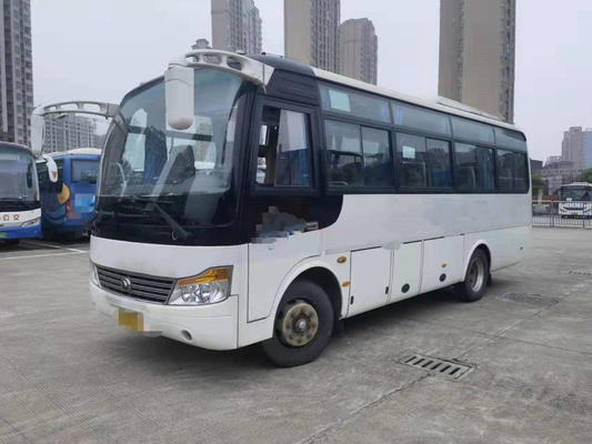 ZK6752D1は小型Yutongの前部エンジンのコーチ バス30座席右の運転者の乗客バスを使用した
